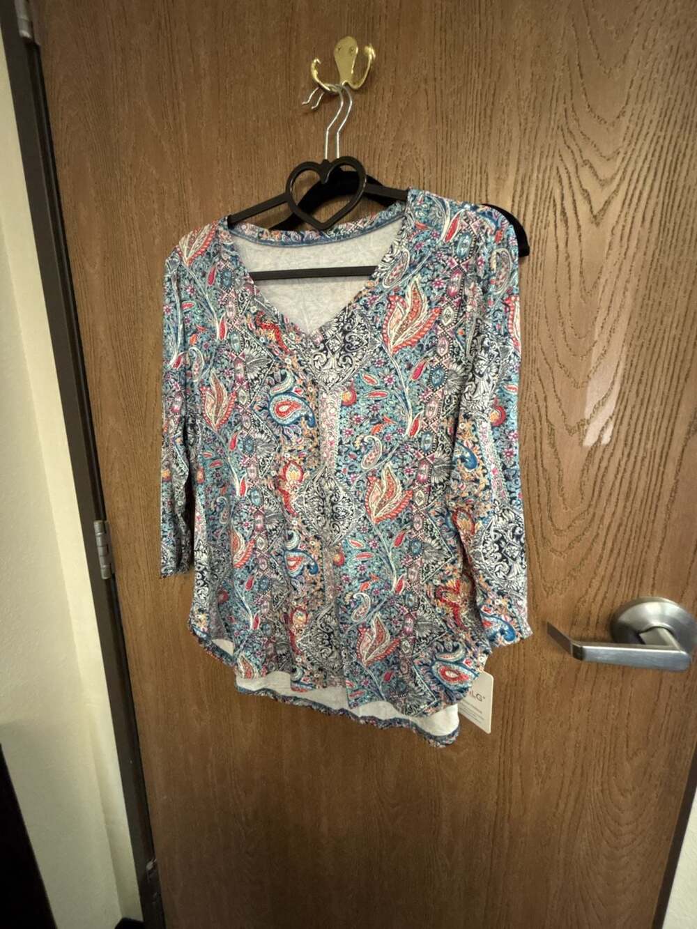 KTILG Paisley Print V-Neck Top Size Large